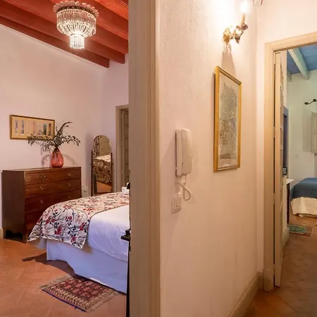 Exclusiva Casa En El Centro Historico De בית נופש סביליה